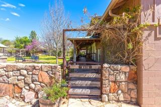Spacious 8BR Ranch Near Sedona, Perfect for Reunions & Retreats - Sleeps 16, Playground & Fire Pits - 9