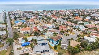 Ultimate Family Getaway in Destin! Bar, Games, Grill, Private Pool, Bikes! - Destin - 2