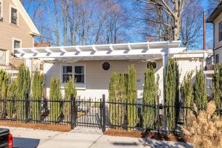 Cottage At Yale - New Haven - 3