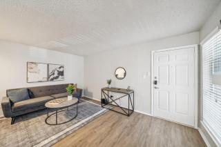 The Charlie 1203 I Spacious and Comfy 1 Bed 1 Bath - 2