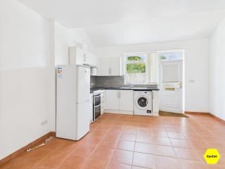 New Spacious apartment - Milton - 4