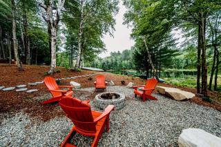 Treehouse Duo Lakefront 2 Private Hot Tubs - 1