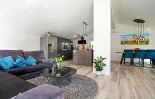 Lovely Home In Zrnovnica - 8