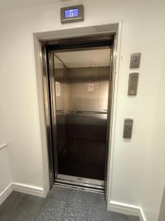 Stylish City Stay on Fleet Street, Modern Comfort in the Heart of Birmingham - 4