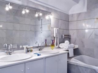 Charming villa with private pool and parking - 1