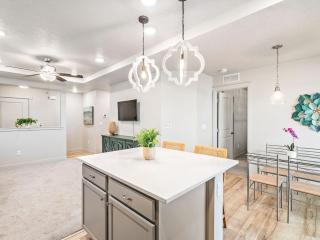 Heart of Nampa-Hot Tub-Fenced Yard-Full Kitchen - 5