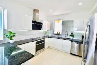 PANORAMIC VIEWS Stylish Modern Penthouse - Maho Reef - 7