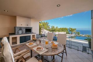Exquisite Madeira Villa Villa Funchal Luz 5 Bedroom Heated Pool Sea Views Games Room - Funchal - 2