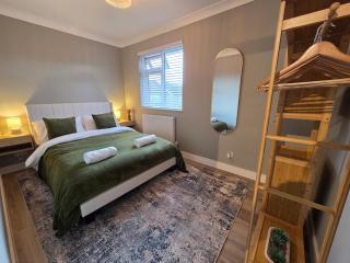 Newly Renovated 2 BDR Home - 5 Min to M5 - Lickey End - 0