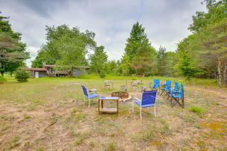 Fire Pit and Yard Peaceful Northcountry Getaway! - Thompsonville - 9