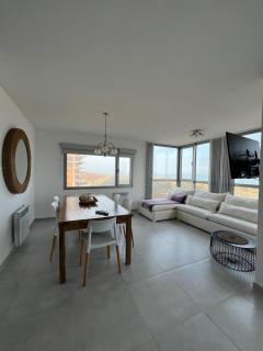 Departamento de lujo frente al mar con vista panorámica, pileta y cochera privada - Monte Hermoso - 7