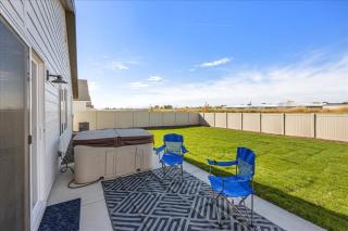 Heart of Caldwell- HotTub-Fenced Yard- Spacious - 7