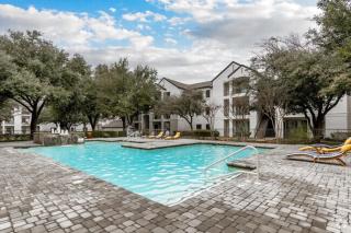 The Calvin Spacious 334 I 2 bed 1 Bath - 9