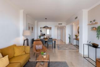 2-BR Middle Floor Apartment with Sea Views - Estepona - 3