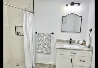 Downtown McAllen - sleeps 10! - 1