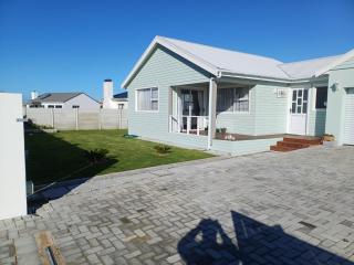 Knight and sunshine luxury flatlet - Kleinbaai - 4