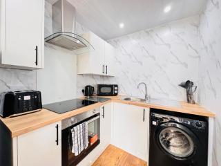 THE RESTING LION - Gourock Town Center Holiday Home Apartment - 3