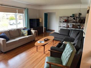 Mid-Century Modern Apartment at Horner Park - Victoria - 3