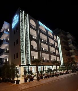 Noam Luxury Hotel - 8