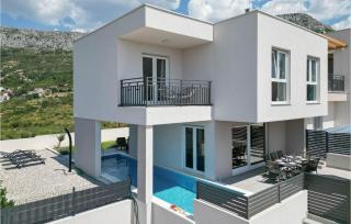Cozy Home In Klis With Kitchen - 0