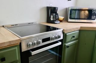 Green Hill at Rainier Lodge (0.4 miles from the entrance) - 3