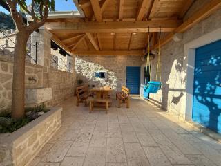 Retro Stone House - Razvala - 0