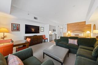 Palisades Tahoe Lodge Rentals Premium Studio #105 - 9