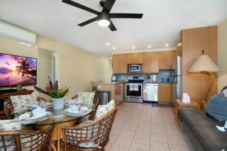 Beautiful 2BR 2BA with Panoramic Ocean Views, Wifi, Free Parking! - 1