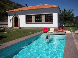 Outstanding Pinhao Villa 4 Bedrooms Villa Gouva Pool Table - 7