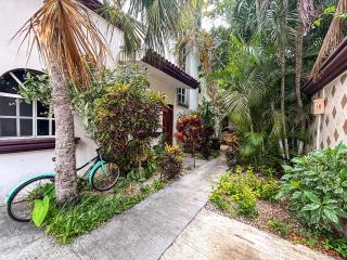 Close to Beach, Quinta,Ferry to Cozumel and Xcaret - 4