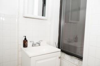 East Village Center Apartment w Full Amenities Great New York Location - New York - 2