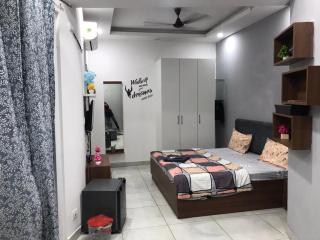 Epicurean luxury stay - Noida - 0