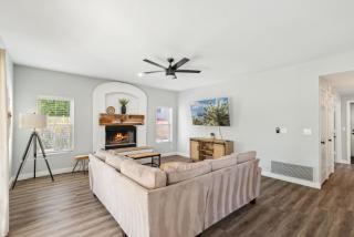 Spacious Retreat with Pool Heated Spa & Golf Course View - 3
