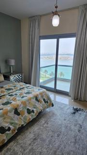 Luxury 5-Star 4-bedroom Apartment with Sea View & Big Balcony on Monthly Booking - Sharjah - 5