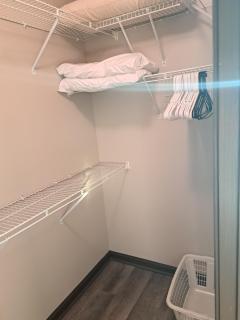 Private Master Bedroom 1, EnSuite Bathroom, Desk, TV - 8