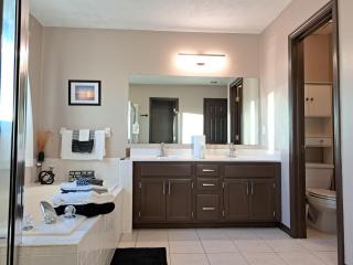 Private Master Bedroom 1, EnSuite Bathroom, Desk, TV - 2