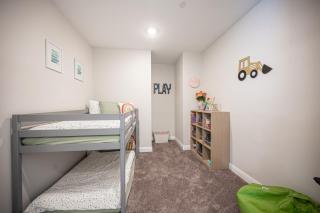Modern Spacious 6BR Villa with Game Loft 5 Min to Strip, Stadium & Shopping! - Las Vegas - 1