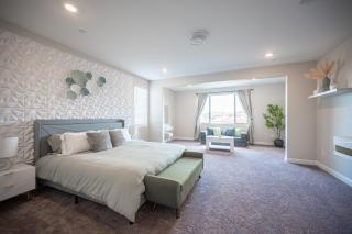 Modern Spacious 6BR Villa with Game Loft 5 Min to Strip, Stadium & Shopping! - Las Vegas - 4
