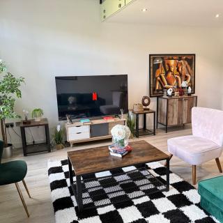 2BR Flat WiFi, Parking Contractors & Families - Bradford - 0