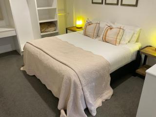 Sequoias on Berkshire - Studio Apartment - 7