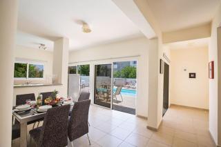 Central Protaras Villa 3 Bedrooms Private Pool Villa Dafnis Morfi Close To Protaras Strip - Protaras - 3