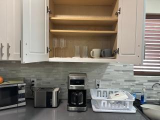5 Star Cozy modern house all amenities Sleep 6 - 5