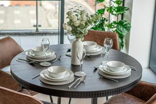 Luxury 2BR Penthouse-1, Private Terrace, City Center, Free Parking - Leeds - 3