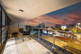 Luxury 2BR Penthouse-1, Private Terrace, City Center, Free Parking - Leeds - 8