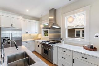 Urban Lakeside Retreat - Jeffersonville - 3