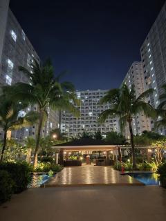 Industrial Design Bachelor's Pad with Pool View in Shore Residences - Manila - 0