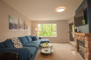 2BR Deer Lodge, Epic Location, Private Covered Patio, Free Parking - 0