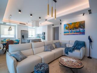 Villa Blu Brac A Beautiful 3 Bedroom Villa A Stones Throw To The Beach - 1