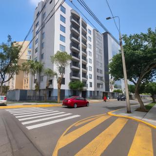 E Malecon Balta Queen Bed Larcomar Zone 3B 501 - 8