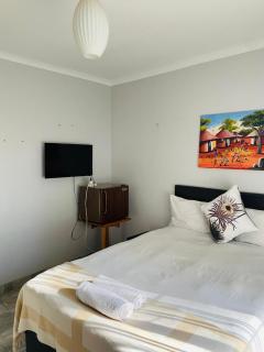Valley Inn Guest House, Accommodation 17 Elizabeth Ave, Rivonia, Sandton, 2191 - Sandown - 8